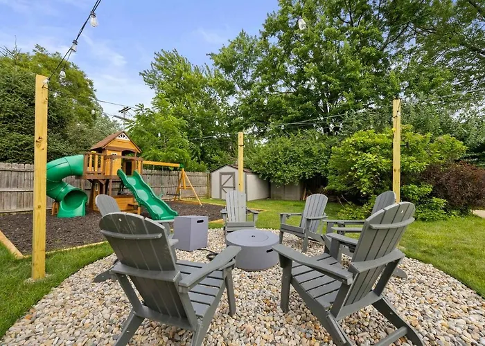 Сasa de vacaciones Pool-hottub-gameroom-firepit-gym-sauna-playground *