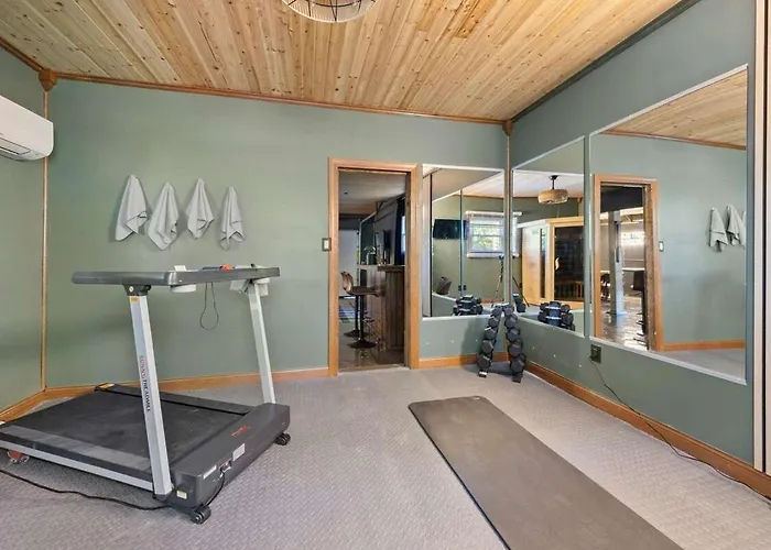 Сasa de vacaciones Pool-hottub-gameroom-firepit-gym-sauna-playground *