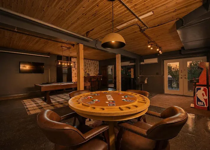 Сasa de vacaciones Pool-hottub-gameroom-firepit-gym-sauna-playground
