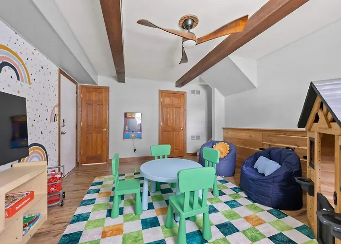 Pool-hottub-gameroom-firepit-gym-sauna-playground Columbus