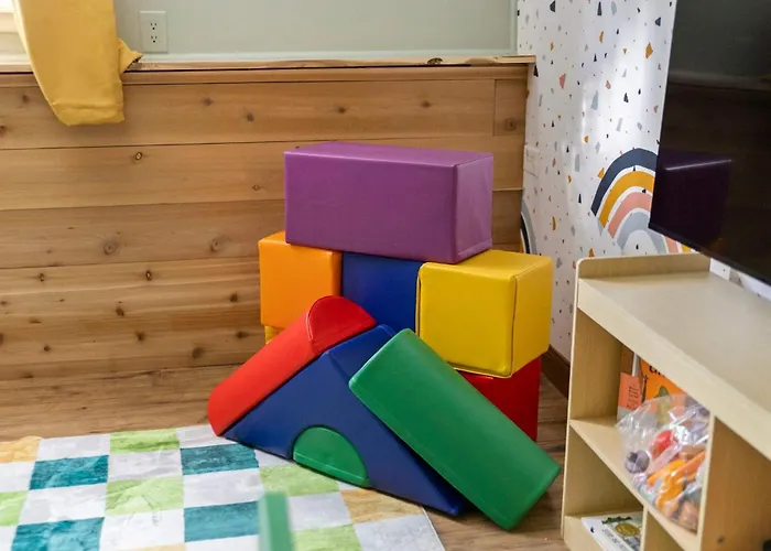 Pool-hottub-gameroom-firepit-gym-sauna-playground * Columbus