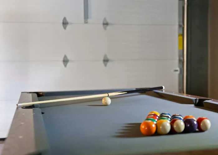Holiday home Pool-hottub-gameroom-firepit-gym-sauna-playground