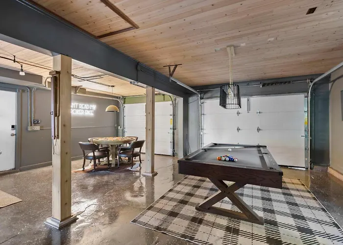 Сasa de vacaciones Pool-hottub-gameroom-firepit-gym-sauna-playground *