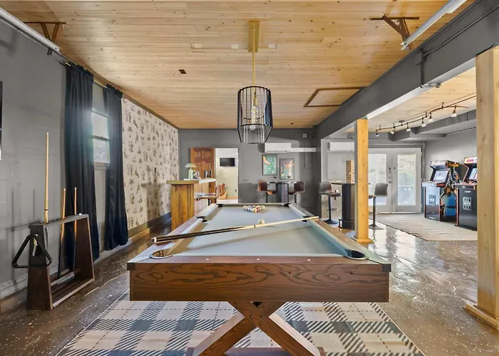 Holiday home Pool-hottub-gameroom-firepit-gym-sauna-playground Columbus