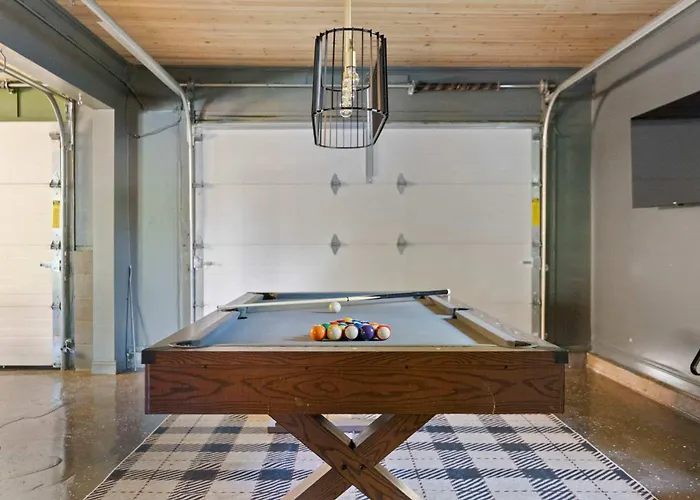 Pool-hottub-gameroom-firepit-gym-sauna-playground Holiday home