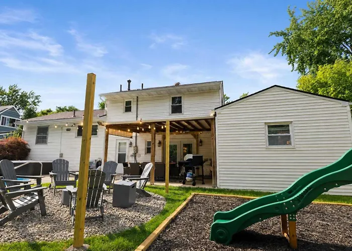 Pool-hottub-gameroom-firepit-gym-sauna-playground Holiday home *