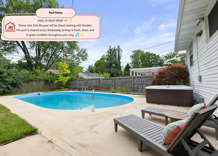 Pool-hottub-gameroom-firepit-gym-sauna-playground Holiday home Columbus